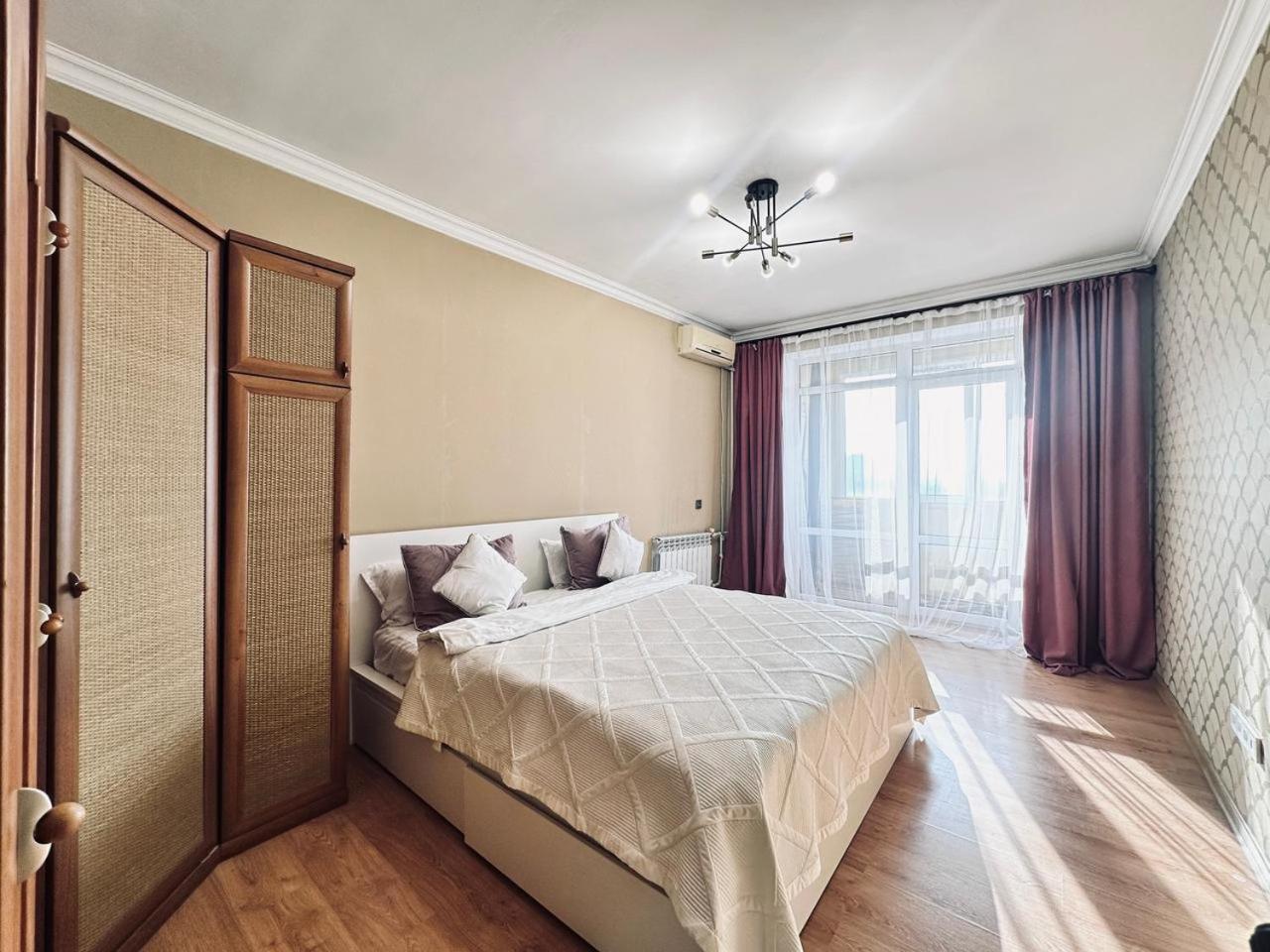 3 Ком Квартира На Абая Сейфуллина Almaty Exterior foto